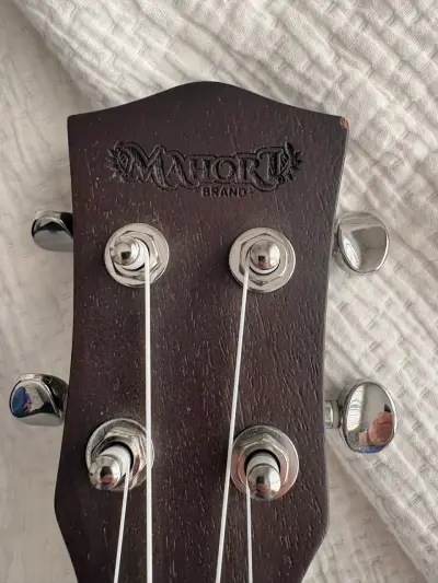 Ukulele Mahori con funda - miniatura 2