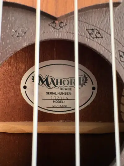 Ukulele Mahori con funda - miniatura 3