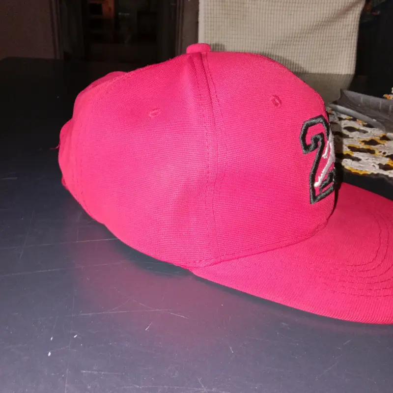 Gorra roja con logo Jordan con 23 - 3