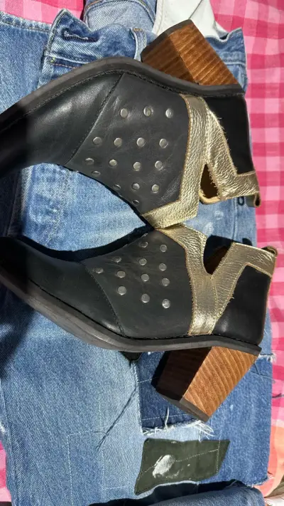 Botines de cuero con tachas - miniatura 1