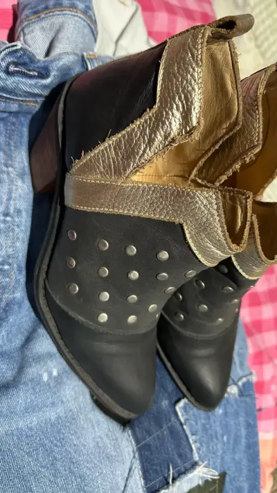 Botines de cuero con tachas - miniatura 2