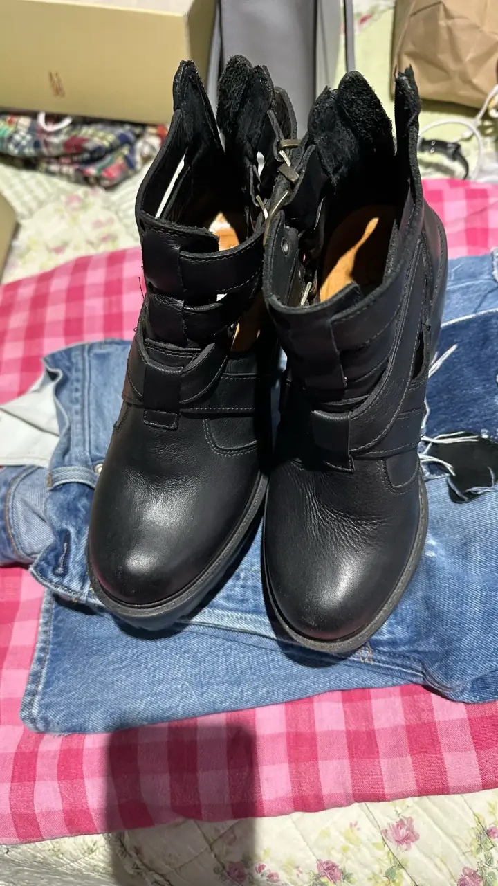 Botines negros de cuero - 1