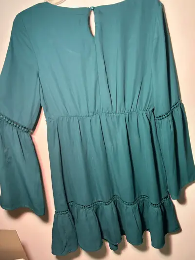 Vestido verde con encaje - miniatura 2