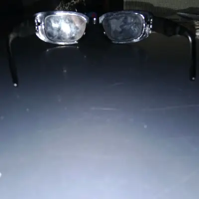Lentes de sol negros usados - miniatura 3