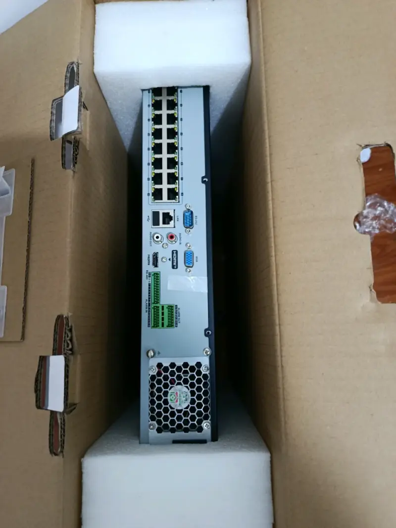 NVR Hikvision DS-7700 - 2