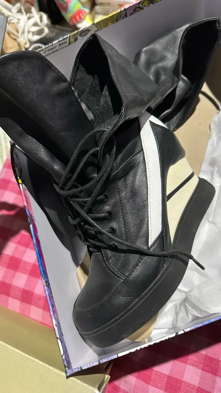 Botas negras con plataforma - 1