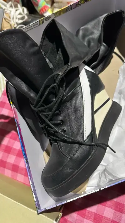 Botas negras con plataforma - miniatura 1