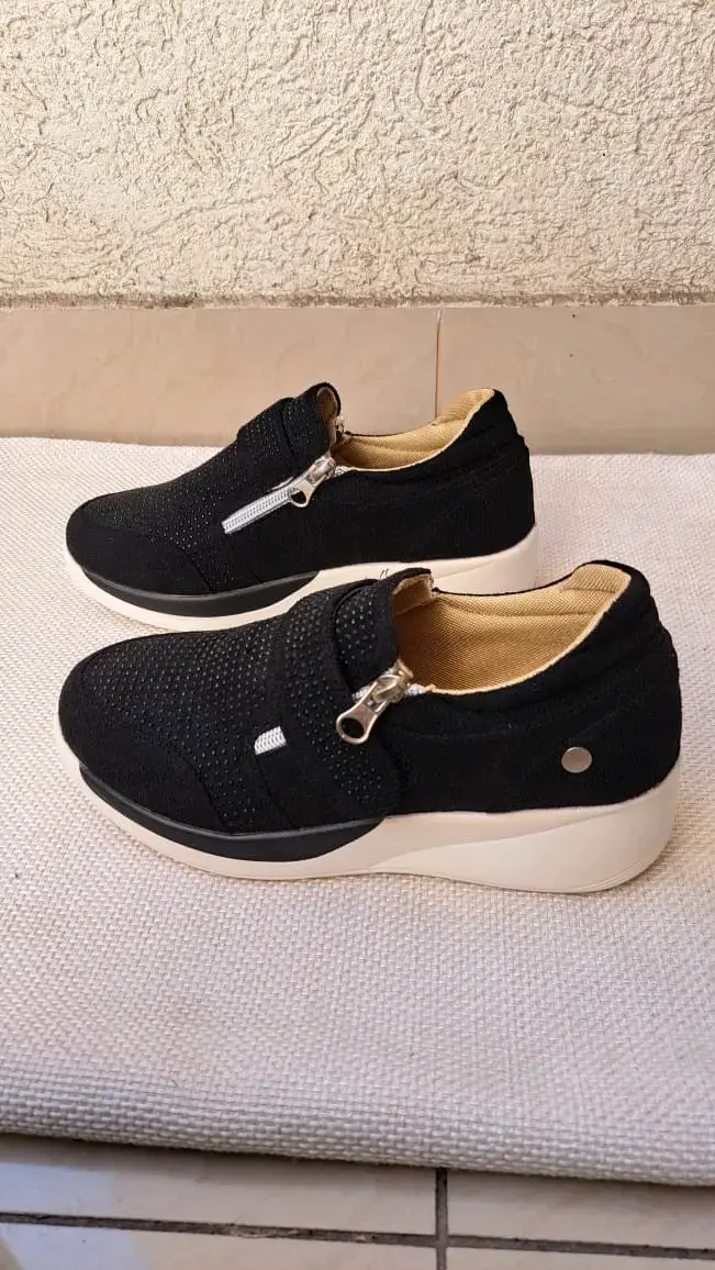 Zapatillas negras con cierre - 1