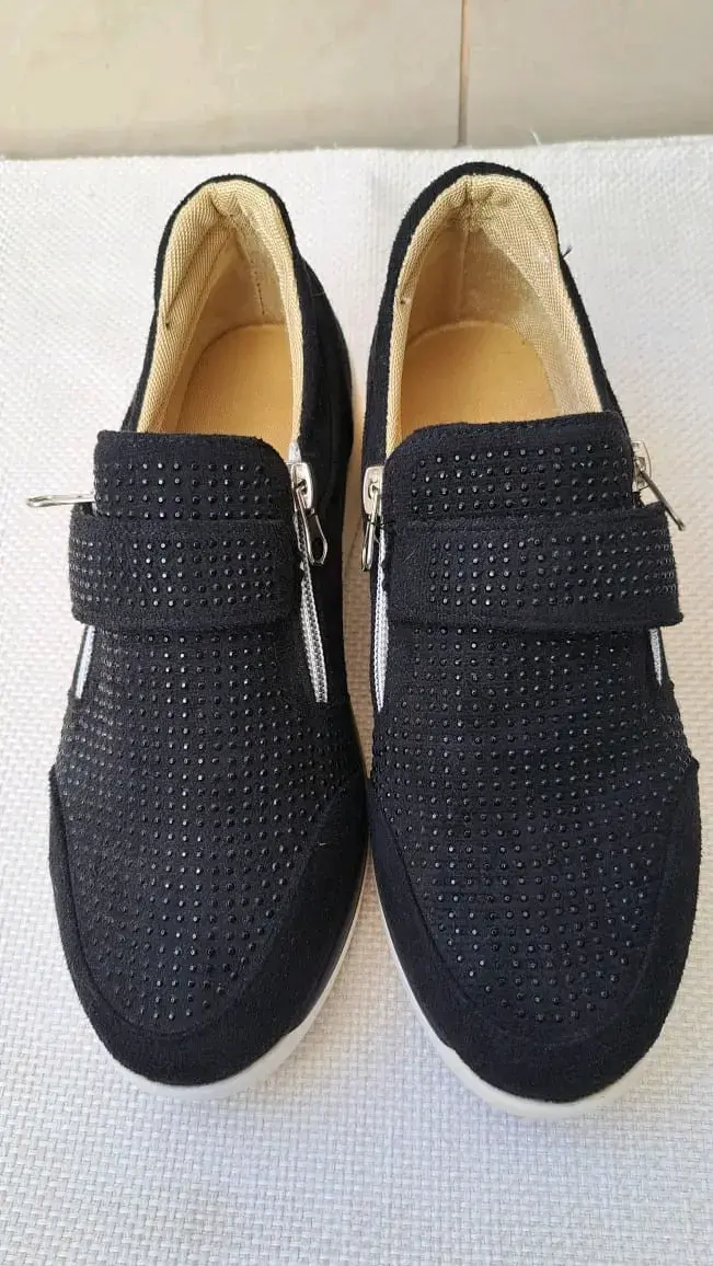 Zapatillas negras con cierre - 4