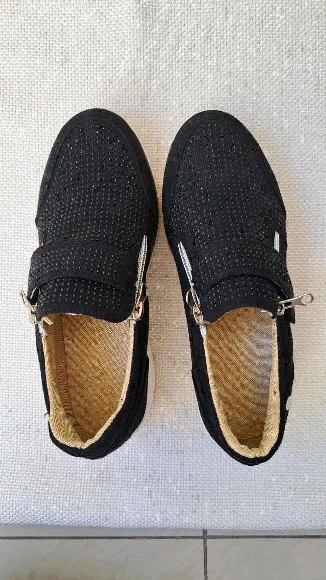 Zapatillas negras con cierre - 5