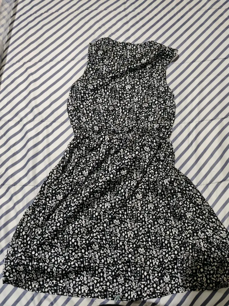 Vestido negro corto estampado - 1