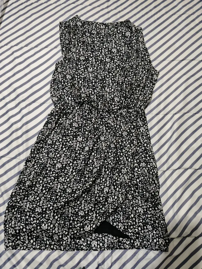 Vestido negro corto estampado - 2
