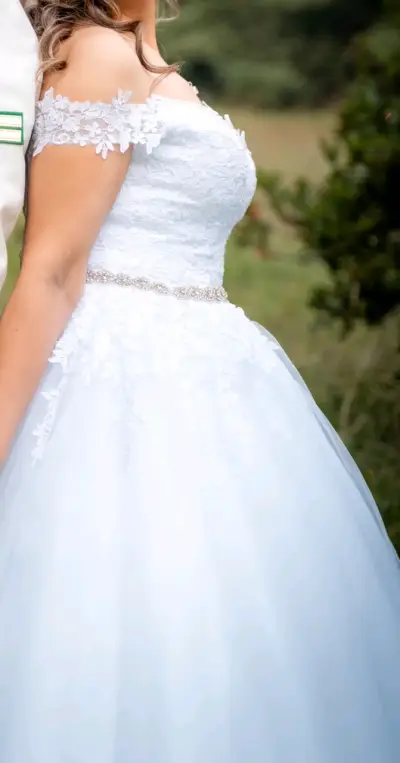 Vestido de novia blanco con encaje - miniatura 3