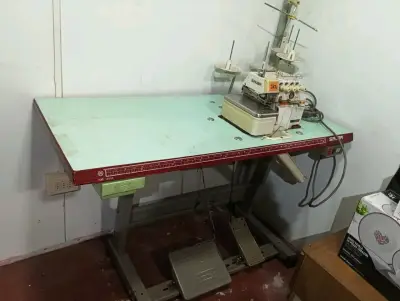 Máquina de coser industrial Singer - miniatura 1