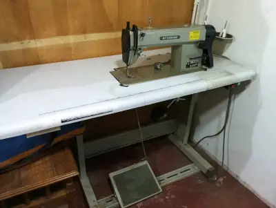 Máquina de coser industrial Singer - miniatura 2