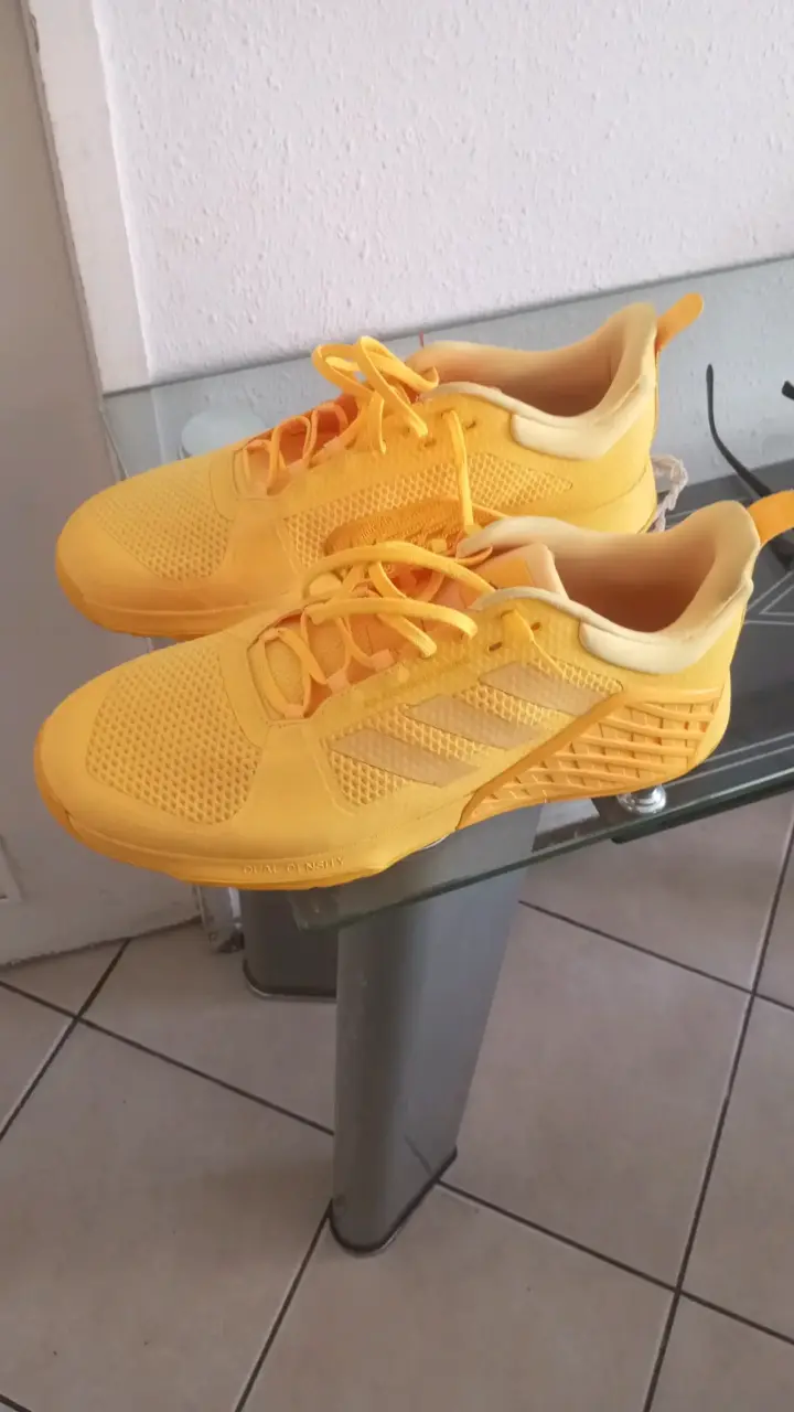 Zapatillas deportivas amarillas