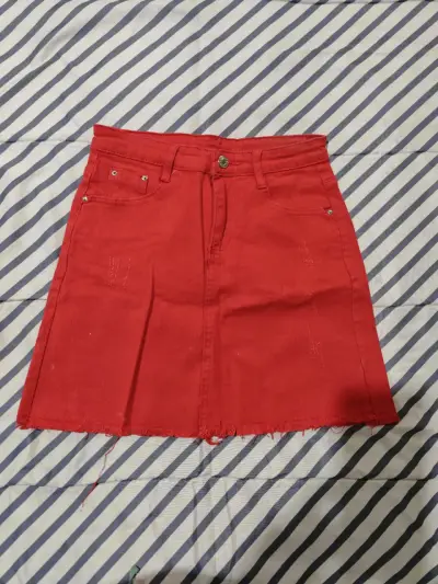 Falda roja de denim - miniatura 2
