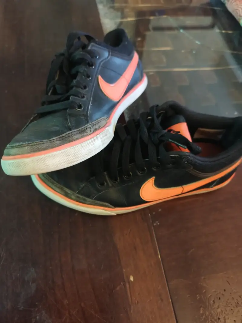 Zapatillas negras con logo naranja - 2