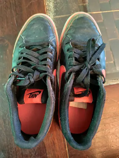 Zapatillas negras con logo naranja - miniatura 3