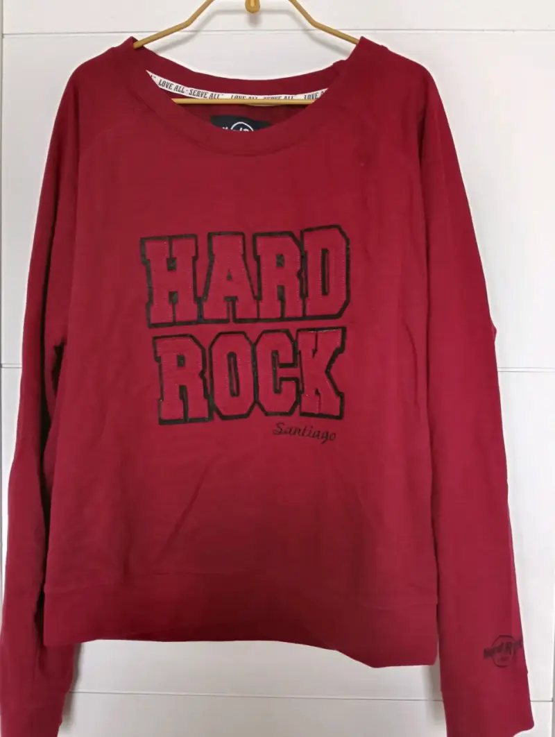 Polerón Hard Rock rojo y polera