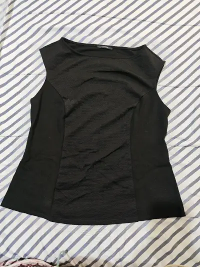 Polera negra sin mangas - miniatura 1