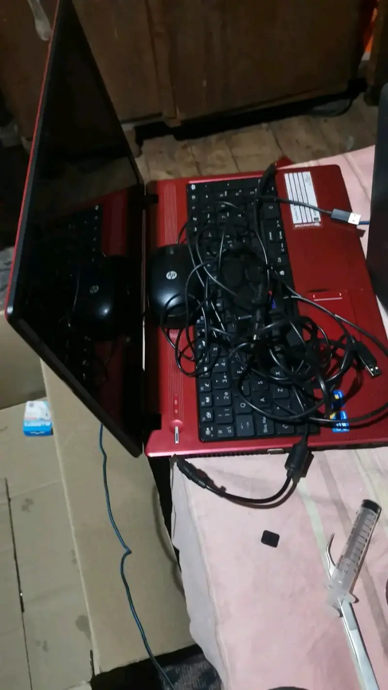 Notebook Packard Bell rojo - 2
