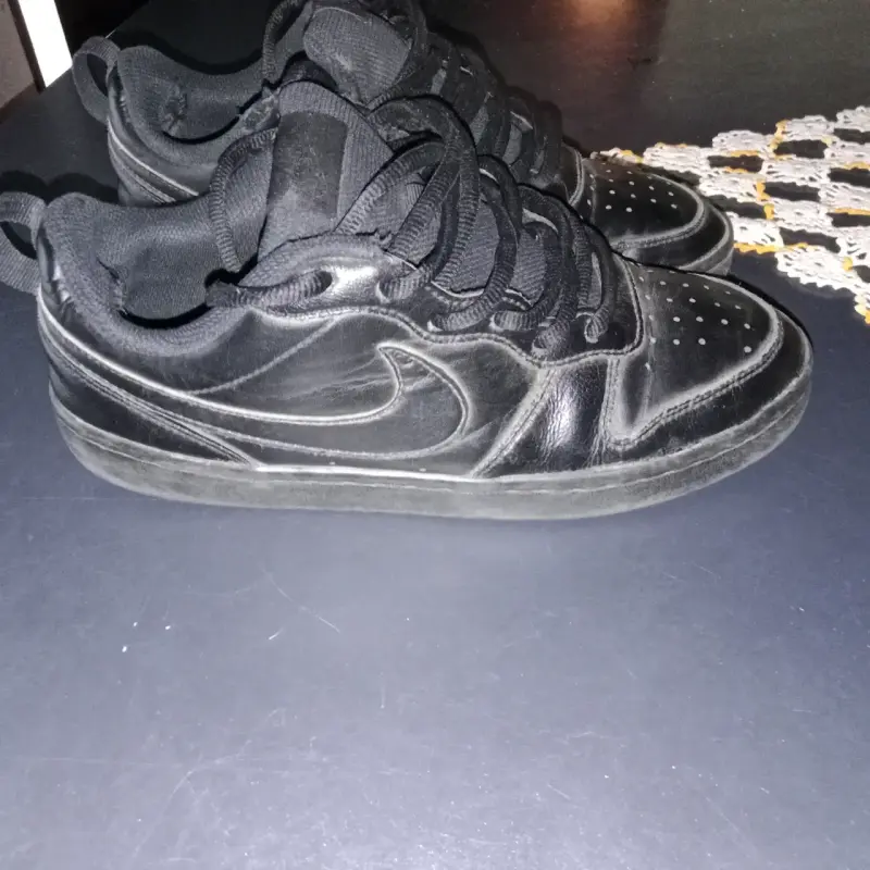 Zapatillas negras deportivas - 1