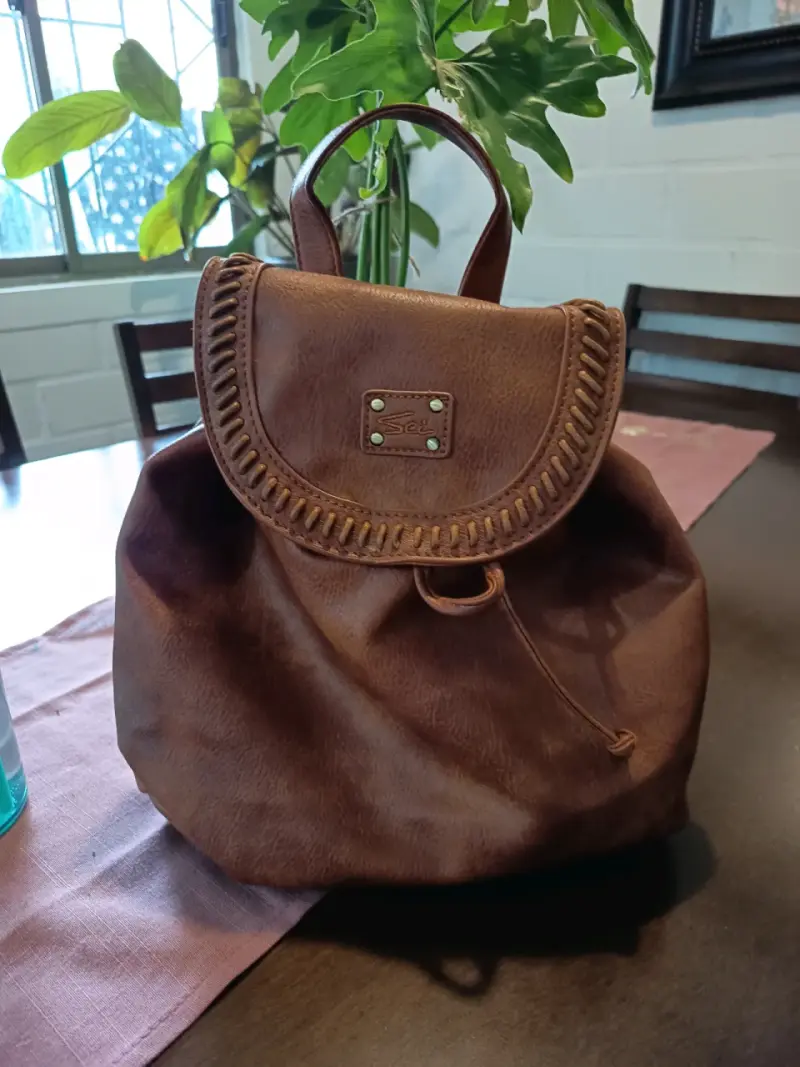 Mochila café de cuero sintético - 3
