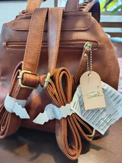 Mochila café de cuero sintético - miniatura 4