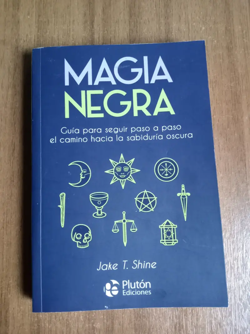 Libro Magia Negra de Jake T. Shine - 1