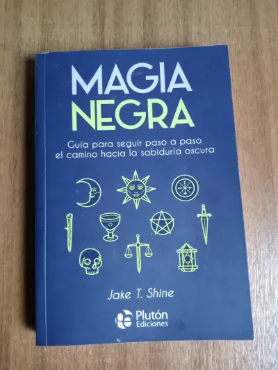 Libro Magia Negra de Jake T. Shine - miniatura 1