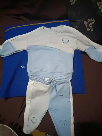 Conjunto bebé azul y blanco - miniatura 1