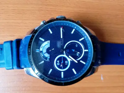 Reloj Tommy Hilfiger negro y azul - miniatura 2