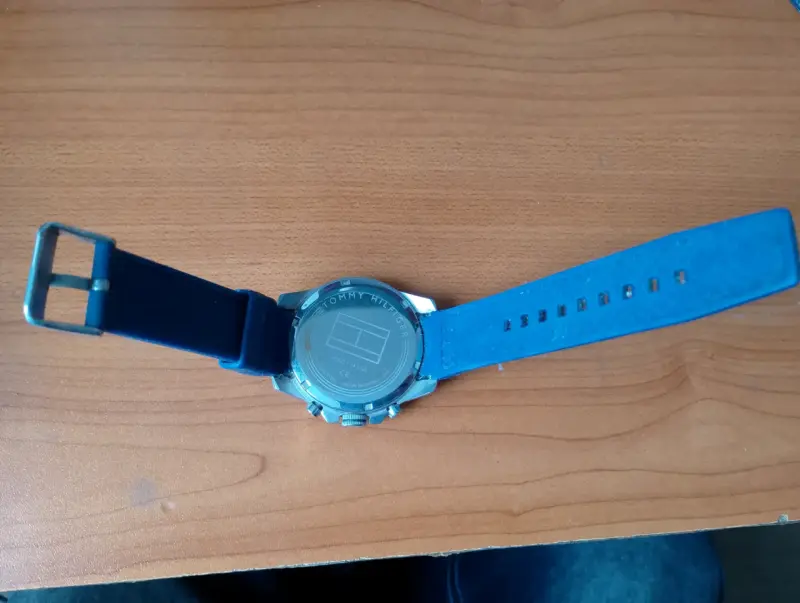 Reloj Tommy Hilfiger negro y azul - 3