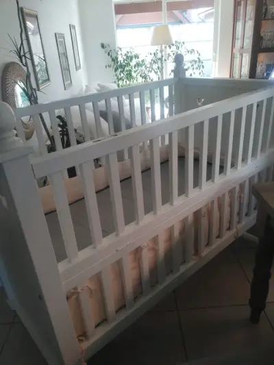 Cuna blanca de madera - miniatura 2