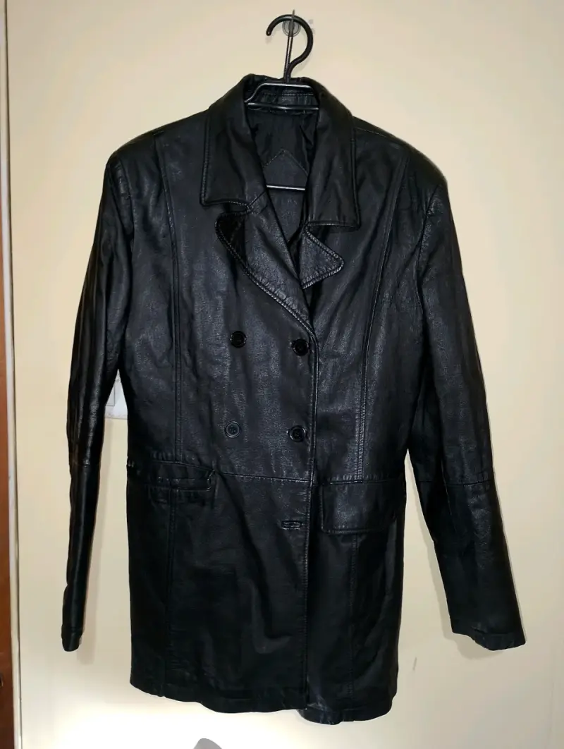 Chaqueta de cuero negro