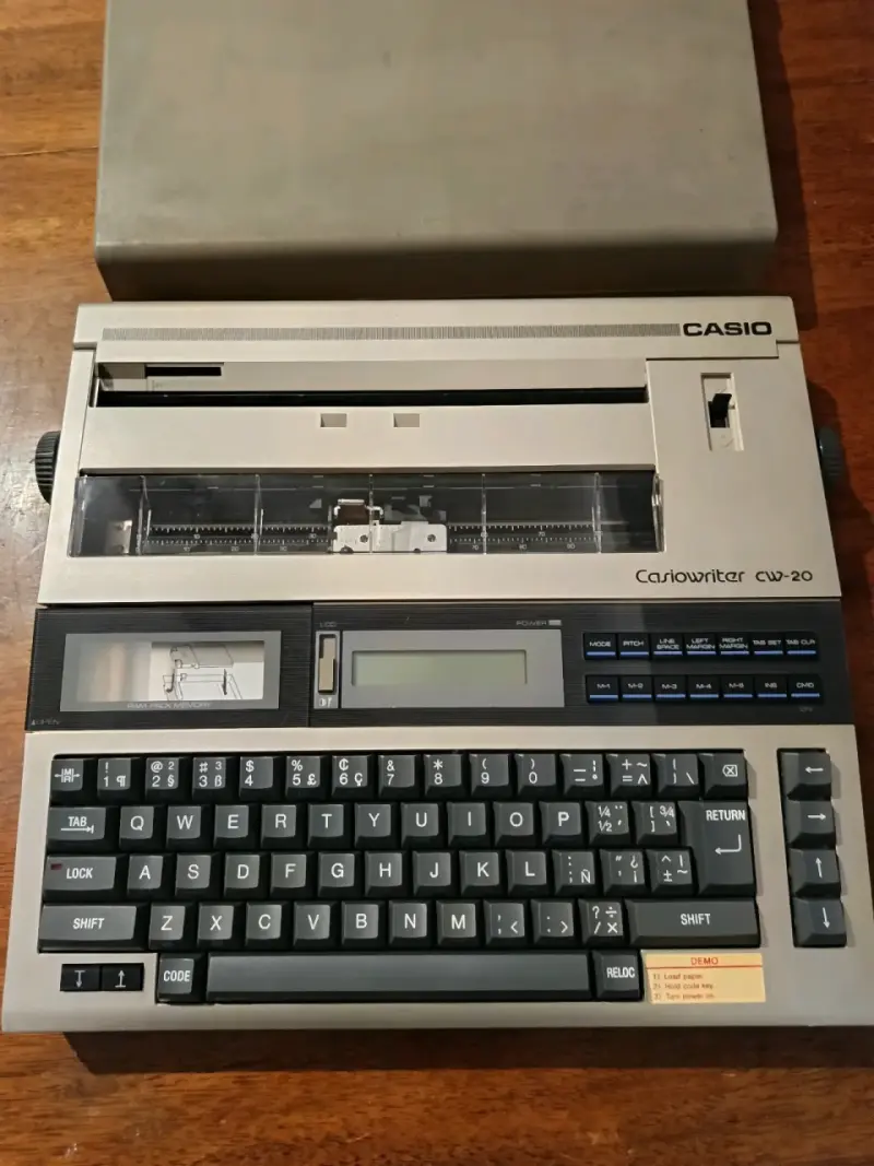 Máquina de escribir Casio modelo CW-20 - 1