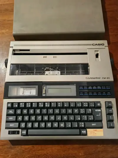 Máquina de escribir Casio modelo CW-20 - miniatura 1