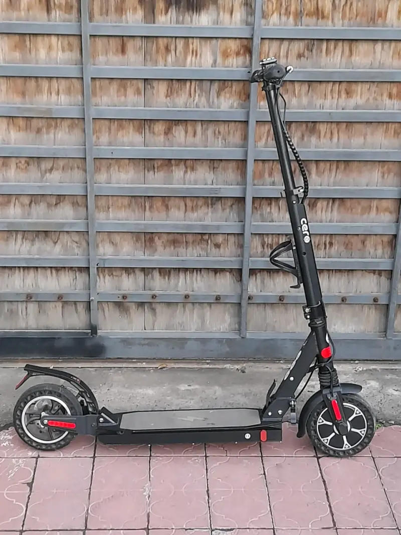 Scooter eléctrico negro - 1