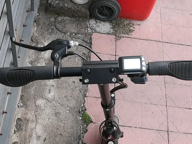 Scooter eléctrico negro - 3