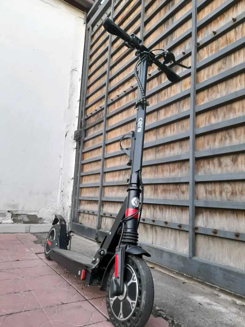 Scooter eléctrico negro - 4