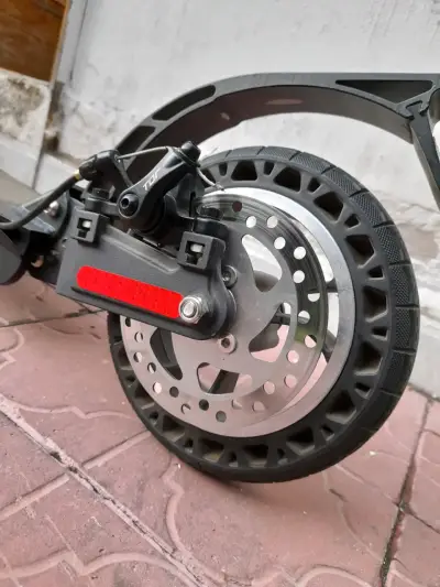 Scooter eléctrico negro - miniatura 5