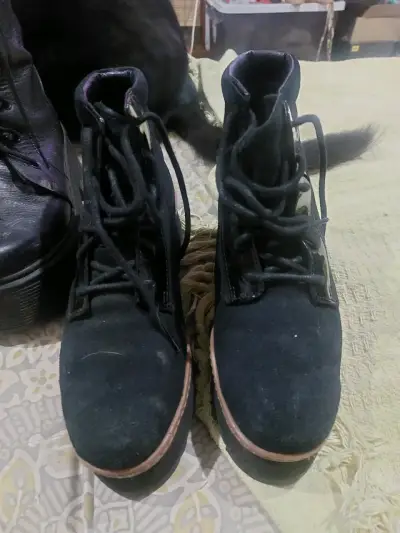 Botas negras de cuero - miniatura 4