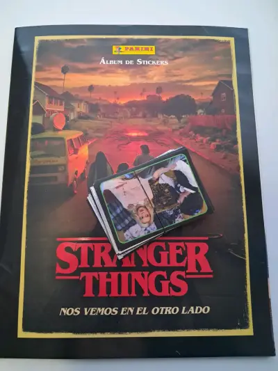 Póster Stranger Things + álbum de láminas panini - miniatura 2