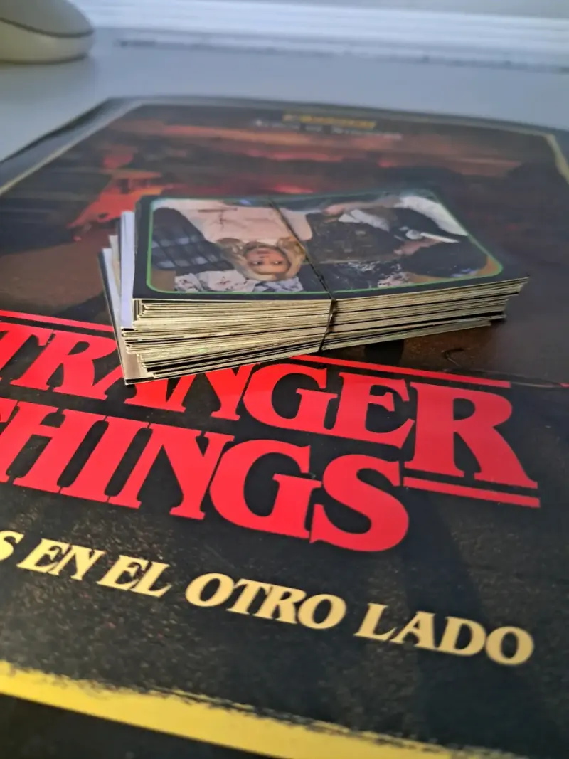 Póster Stranger Things + álbum de láminas panini - 3