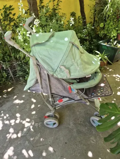 Coche de paseo verde Voyager - miniatura 1