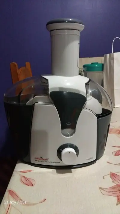 Extractor de jugos Madefesa - miniatura 1