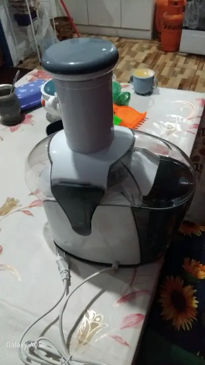 Extractor de jugos Madefesa - miniatura 2