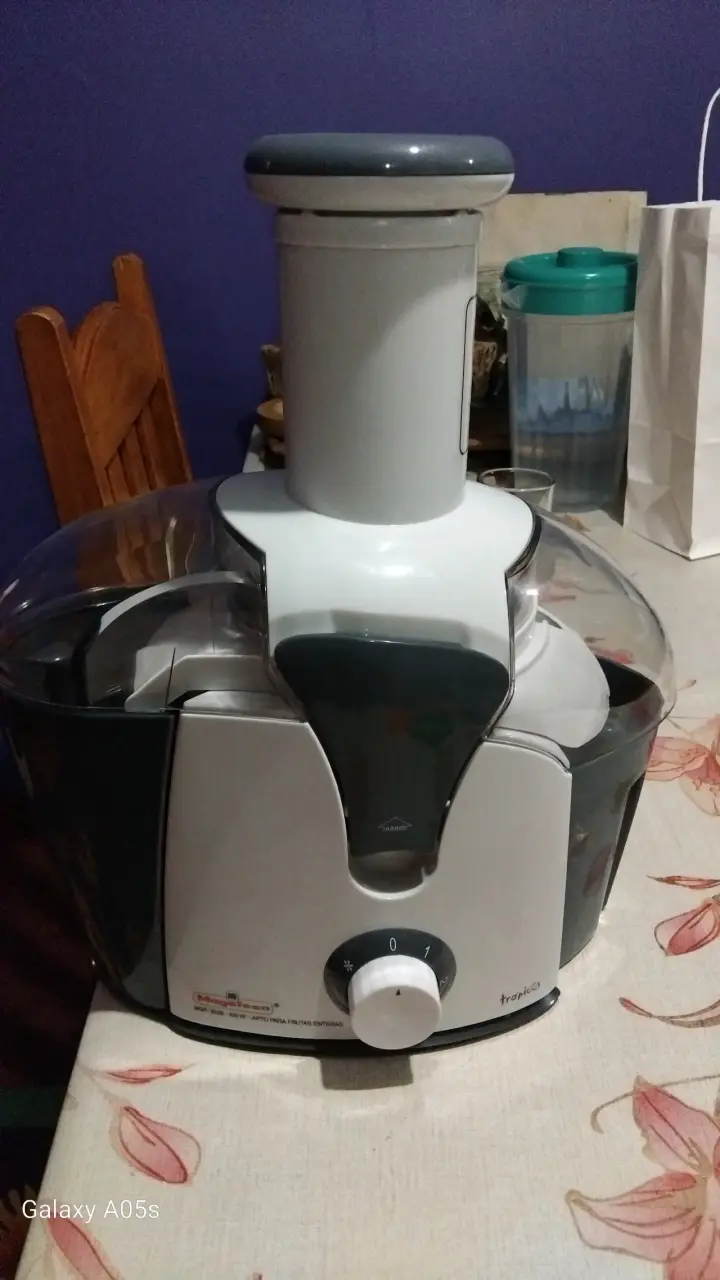 Extractor de jugos Madefesa - 6