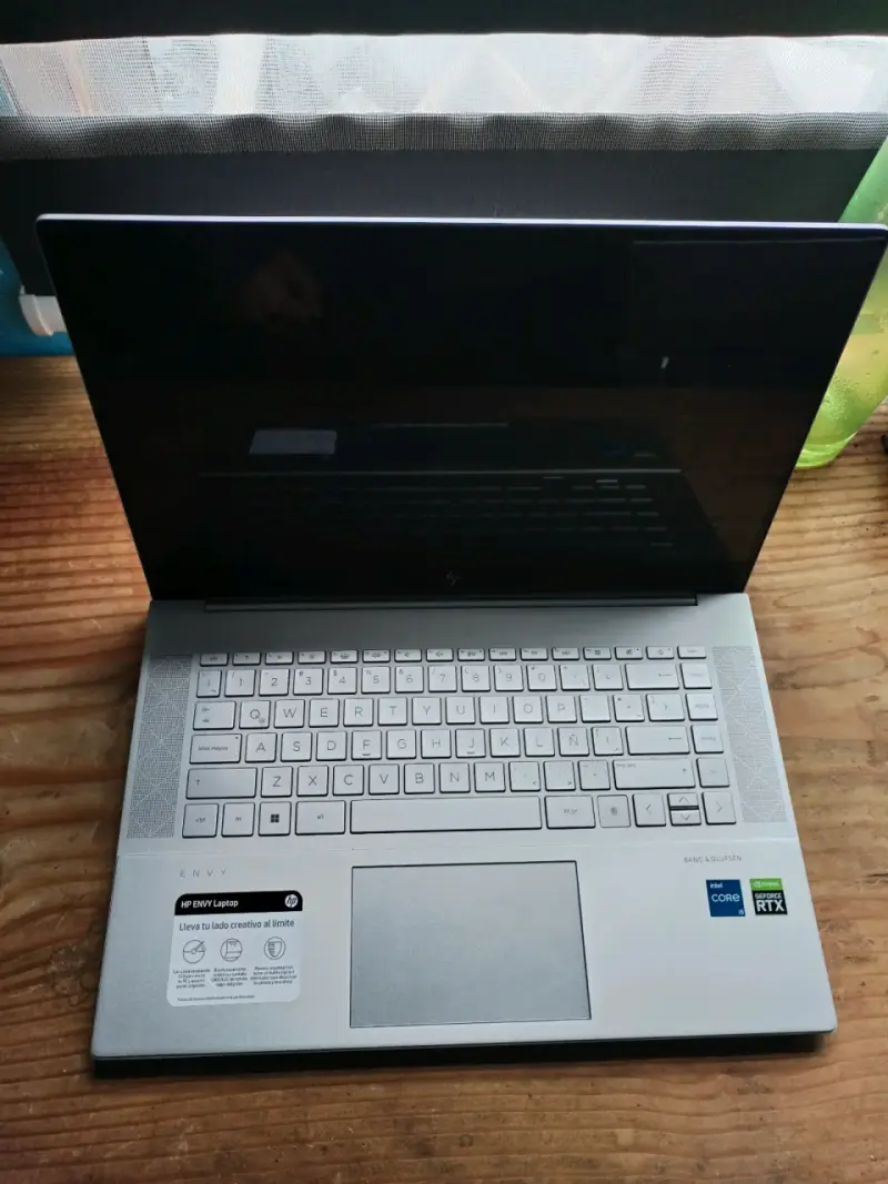 Notebook HP ENVY 15-ep1503la OLED - 4
